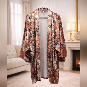 Wishlist Size Medium/Large Floral Velvet Kimono